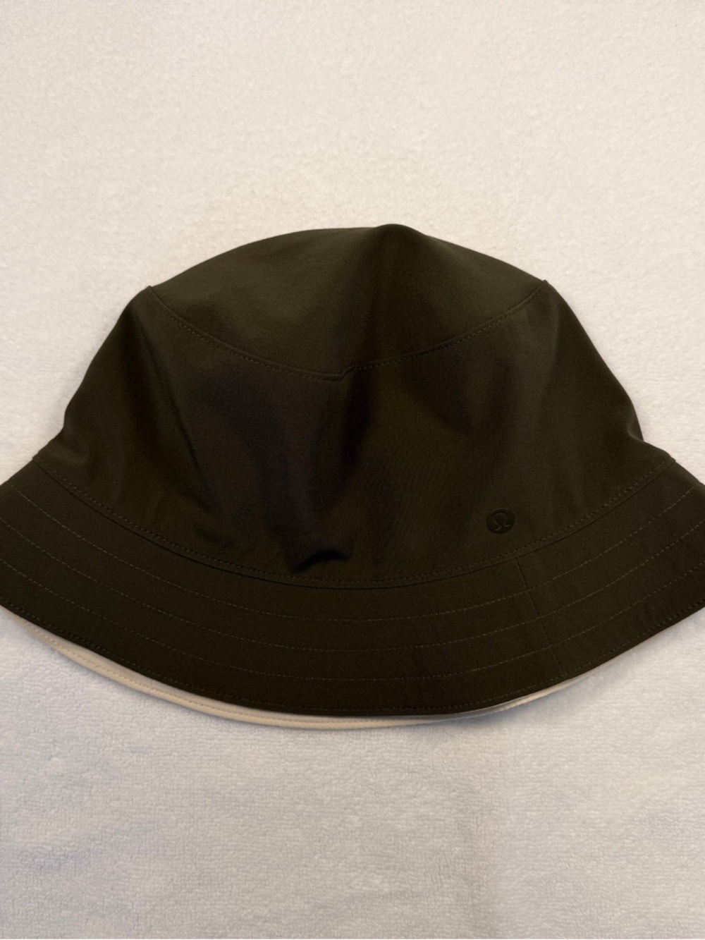 lululemon athletica Women's Lightweight Outdoor Beige and Army Green Bucket Hat